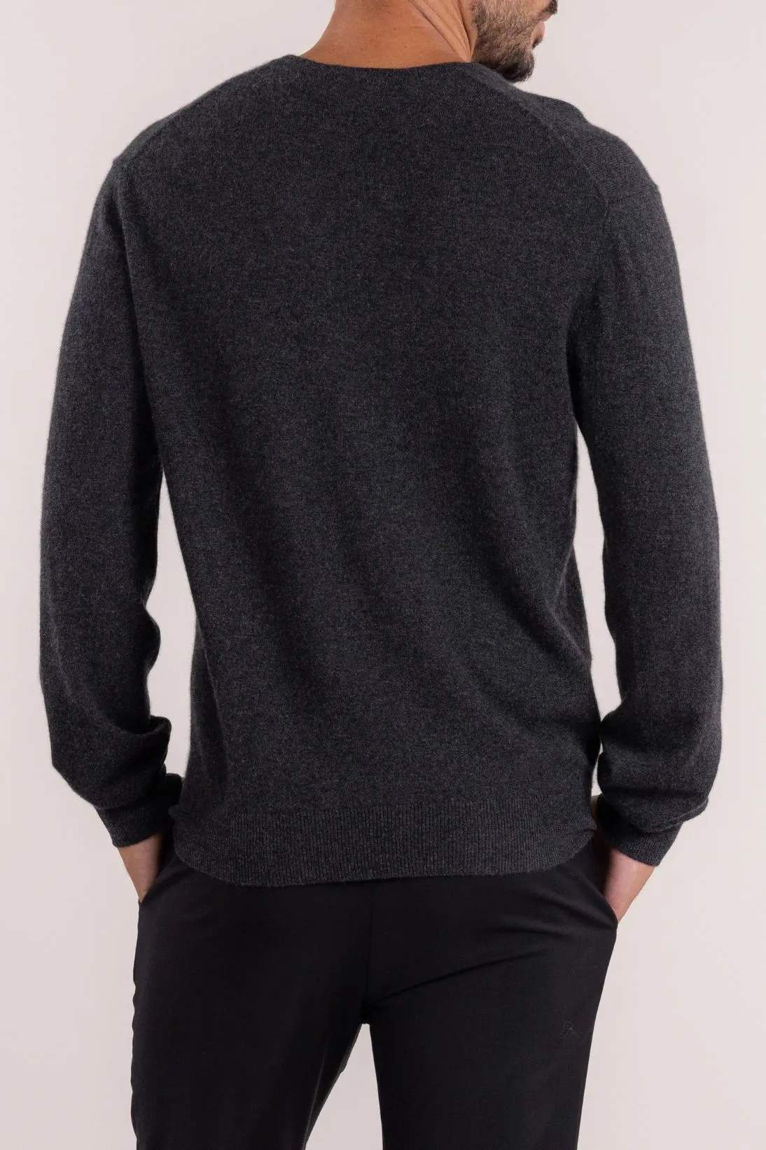 CLASSIC V-NECK SWEATER